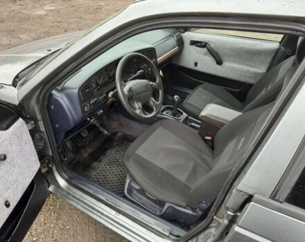 Серый Фольксваген Пассат, объемом двигателя 1.6 л и пробегом 470 тыс. км за 1150 $, фото 6 на Automoto.ua