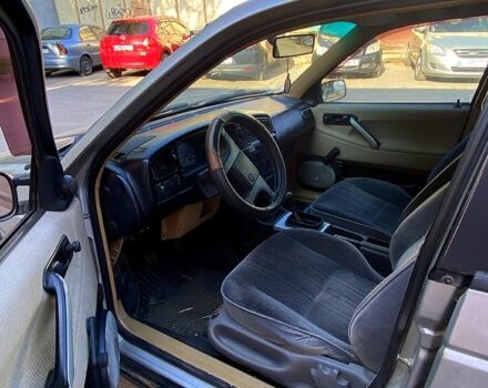 Серый Фольксваген Пассат, объемом двигателя 1.8 л и пробегом 340 тыс. км за 1200 $, фото 4 на Automoto.ua