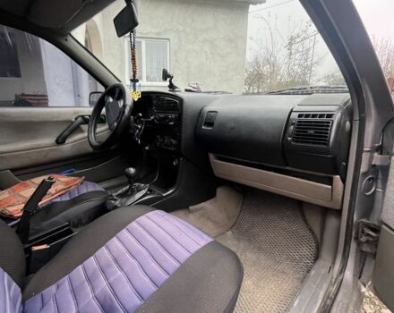 Серый Фольксваген Пассат, объемом двигателя 1.8 л и пробегом 300 тыс. км за 1900 $, фото 3 на Automoto.ua