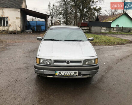 Серый Фольксваген Пассат, объемом двигателя 1.6 л и пробегом 300 тыс. км за 1200 $, фото 5 на Automoto.ua