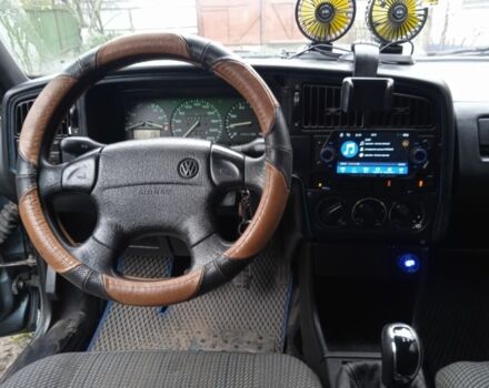 Серый Фольксваген Пассат, объемом двигателя 1.8 л и пробегом 350 тыс. км за 2800 $, фото 2 на Automoto.ua