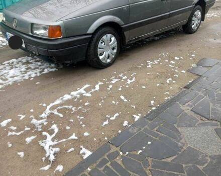 Серый Фольксваген Пассат, объемом двигателя 1.8 л и пробегом 400 тыс. км за 2500 $, фото 2 на Automoto.ua