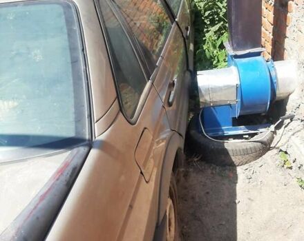 Серый Фольксваген Пассат, объемом двигателя 1.8 л и пробегом 220 тыс. км за 600 $, фото 3 на Automoto.ua