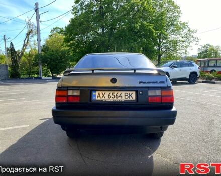 Серый Фольксваген Пассат, объемом двигателя 2 л и пробегом 300 тыс. км за 1400 $, фото 1 на Automoto.ua