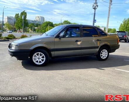 Серый Фольксваген Пассат, объемом двигателя 2 л и пробегом 300 тыс. км за 1400 $, фото 3 на Automoto.ua