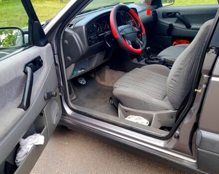 Серый Фольксваген Пассат, объемом двигателя 2 л и пробегом 333 тыс. км за 1400 $, фото 2 на Automoto.ua