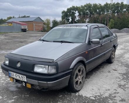 Серый Фольксваген Пассат, объемом двигателя 1.8 л и пробегом 300 тыс. км за 600 $, фото 2 на Automoto.ua