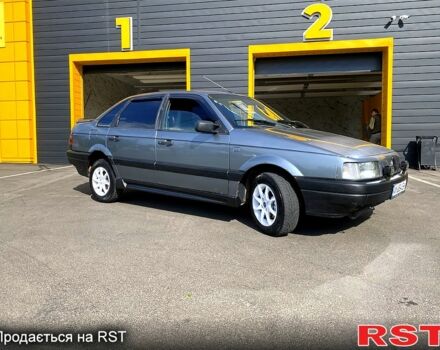 Серый Фольксваген Пассат, объемом двигателя 2 л и пробегом 300 тыс. км за 1400 $, фото 2 на Automoto.ua