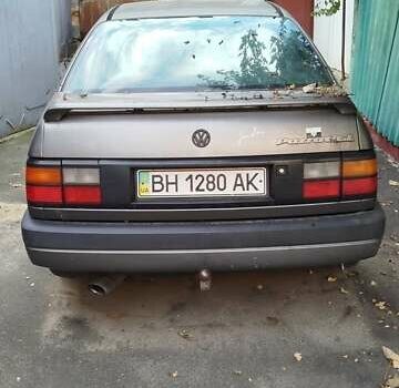 Серый Фольксваген Пассат, объемом двигателя 2 л и пробегом 312 тыс. км за 2300 $, фото 6 на Automoto.ua