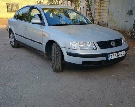 Серый Фольксваген Пассат, объемом двигателя 1.8 л и пробегом 345 тыс. км за 2700 $, фото 1 на Automoto.ua