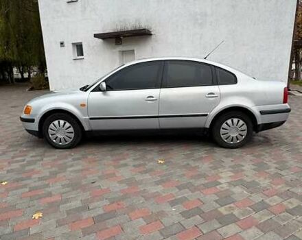 Серый Фольксваген Пассат, объемом двигателя 1.8 л и пробегом 321 тыс. км за 3800 $, фото 1 на Automoto.ua