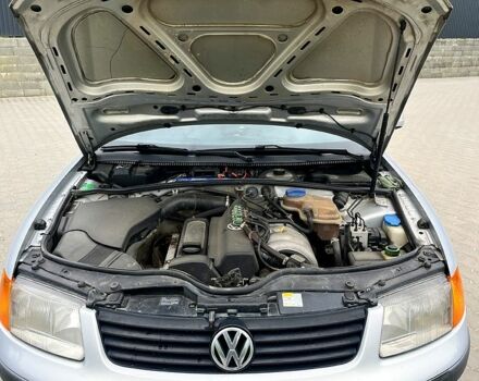 Сірий Фольксваген Пассат, об'ємом двигуна 1.6 л та пробігом 280 тис. км за 3200 $, фото 6 на Automoto.ua