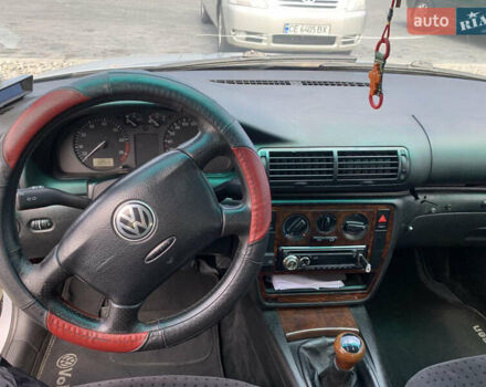 Серый Фольксваген Пассат, объемом двигателя 1.6 л и пробегом 400 тыс. км за 3600 $, фото 7 на Automoto.ua