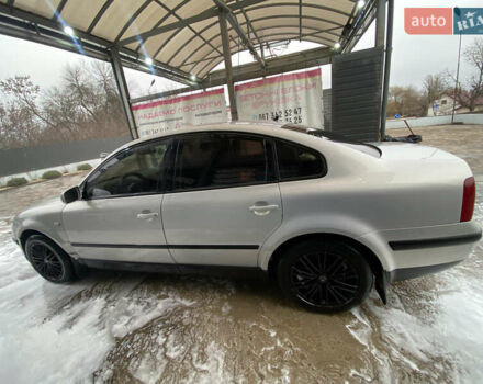 Серый Фольксваген Пассат, объемом двигателя 1.6 л и пробегом 300 тыс. км за 3999 $, фото 2 на Automoto.ua