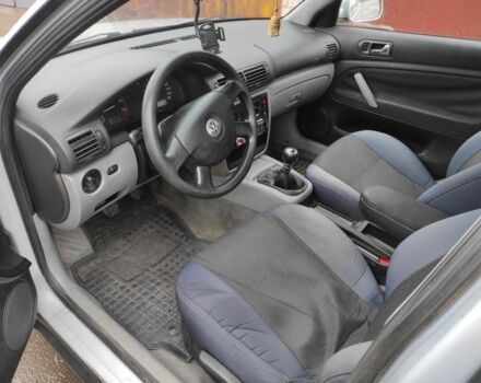 Серый Фольксваген Пассат, объемом двигателя 1.8 л и пробегом 300 тыс. км за 2700 $, фото 5 на Automoto.ua