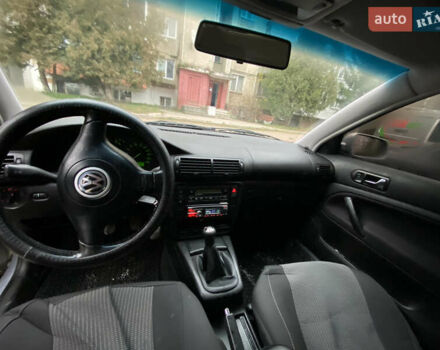 Серый Фольксваген Пассат, объемом двигателя 1.6 л и пробегом 300 тыс. км за 3999 $, фото 5 на Automoto.ua