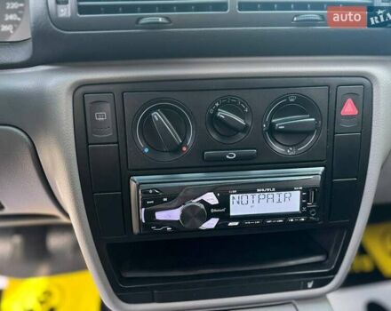 Серый Фольксваген Пассат, объемом двигателя 1.6 л и пробегом 201 тыс. км за 3200 $, фото 10 на Automoto.ua