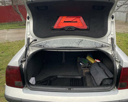 Серый Фольксваген Пассат, объемом двигателя 1.8 л и пробегом 335 тыс. км за 4500 $, фото 7 на Automoto.ua