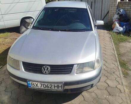 Серый Фольксваген Пассат, объемом двигателя 1.8 л и пробегом 300 тыс. км за 2800 $, фото 1 на Automoto.ua