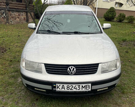 Серый Фольксваген Пассат, объемом двигателя 1.8 л и пробегом 335 тыс. км за 4500 $, фото 1 на Automoto.ua