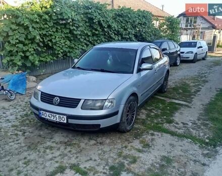 Серый Фольксваген Пассат, объемом двигателя 1.8 л и пробегом 330 тыс. км за 2600 $, фото 5 на Automoto.ua