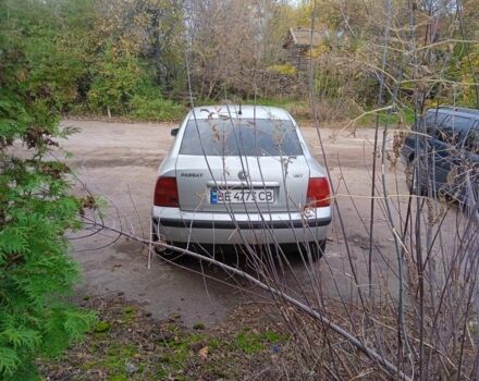 Серый Фольксваген Пассат, объемом двигателя 1.8 л и пробегом 1000 тыс. км за 3700 $, фото 3 на Automoto.ua