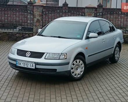 Серый Фольксваген Пассат, объемом двигателя 1.8 л и пробегом 272 тыс. км за 3350 $, фото 4 на Automoto.ua