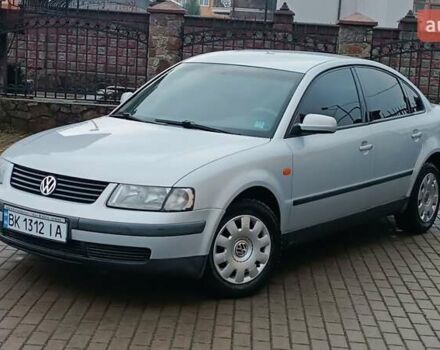 Серый Фольксваген Пассат, объемом двигателя 1.8 л и пробегом 272 тыс. км за 3350 $, фото 1 на Automoto.ua