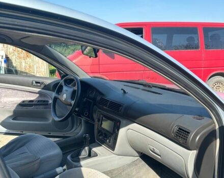 Сірий Фольксваген Пассат, об'ємом двигуна 1.6 л та пробігом 364 тис. км за 2900 $, фото 8 на Automoto.ua