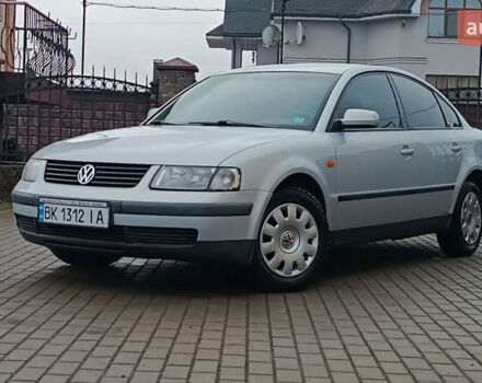 Серый Фольксваген Пассат, объемом двигателя 1.8 л и пробегом 272 тыс. км за 3350 $, фото 2 на Automoto.ua