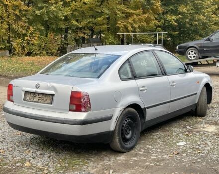 Сірий Фольксваген Пассат, об'ємом двигуна 1.6 л та пробігом 250 тис. км за 999 $, фото 4 на Automoto.ua