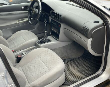 Сірий Фольксваген Пассат, об'ємом двигуна 1.6 л та пробігом 250 тис. км за 999 $, фото 9 на Automoto.ua