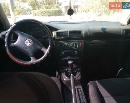 Сірий Фольксваген Пассат, об'ємом двигуна 1.6 л та пробігом 363 тис. км за 3750 $, фото 13 на Automoto.ua