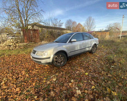 Серый Фольксваген Пассат, объемом двигателя 1.6 л и пробегом 342 тыс. км за 3500 $, фото 2 на Automoto.ua