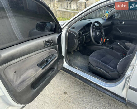 Серый Фольксваген Пассат, объемом двигателя 1.6 л и пробегом 217 тыс. км за 2850 $, фото 7 на Automoto.ua