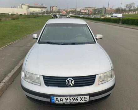 Серый Фольксваген Пассат, объемом двигателя 1.8 л и пробегом 358 тыс. км за 3200 $, фото 1 на Automoto.ua