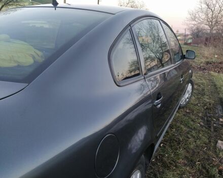 Серый Фольксваген Пассат, объемом двигателя 2.5 л и пробегом 350 тыс. км за 2800 $, фото 4 на Automoto.ua