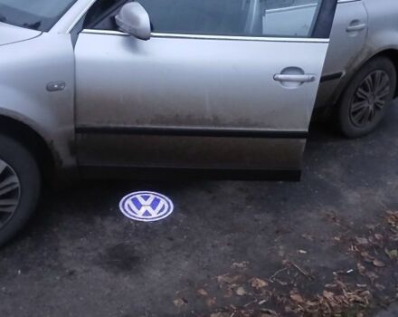 Сірий Фольксваген Пассат, об'ємом двигуна 1.6 л та пробігом 198 тис. км за 3500 $, фото 7 на Automoto.ua