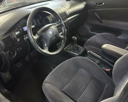 Серый Фольксваген Пассат, объемом двигателя 1.8 л и пробегом 298 тыс. км за 3400 $, фото 11 на Automoto.ua