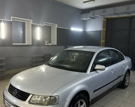 Серый Фольксваген Пассат, объемом двигателя 1.8 л и пробегом 298 тыс. км за 3400 $, фото 1 на Automoto.ua