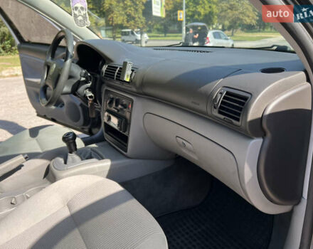 Серый Фольксваген Пассат, объемом двигателя 1.6 л и пробегом 249 тыс. км за 4400 $, фото 16 на Automoto.ua