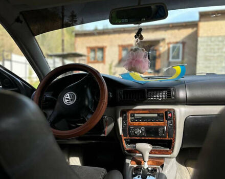 Серый Фольксваген Пассат, объемом двигателя 2.5 л и пробегом 300 тыс. км за 3800 $, фото 11 на Automoto.ua