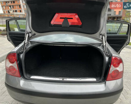 Сірий Фольксваген Пассат, об'ємом двигуна 1.6 л та пробігом 186 тис. км за 4199 $, фото 85 на Automoto.ua