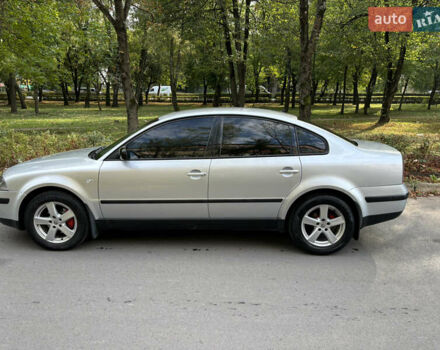 Серый Фольксваген Пассат, объемом двигателя 1.6 л и пробегом 246 тыс. км за 4600 $, фото 4 на Automoto.ua