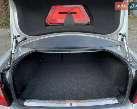 Серый Фольксваген Пассат, объемом двигателя 1.6 л и пробегом 200 тыс. км за 4300 $, фото 40 на Automoto.ua