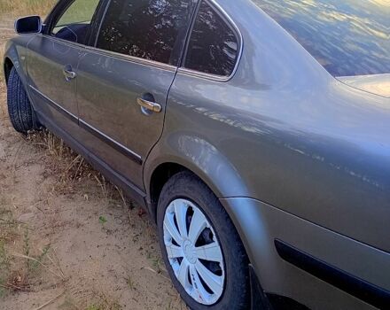 Серый Фольксваген Пассат, объемом двигателя 1.8 л и пробегом 326 тыс. км за 3700 $, фото 2 на Automoto.ua