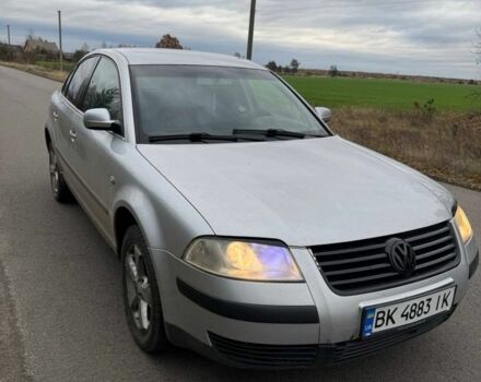 Серый Фольксваген Пассат, объемом двигателя 1.6 л и пробегом 300 тыс. км за 3750 $, фото 1 на Automoto.ua