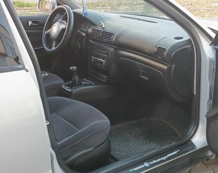 Серый Фольксваген Пассат, объемом двигателя 1.9 л и пробегом 375 тыс. км за 2650 $, фото 7 на Automoto.ua