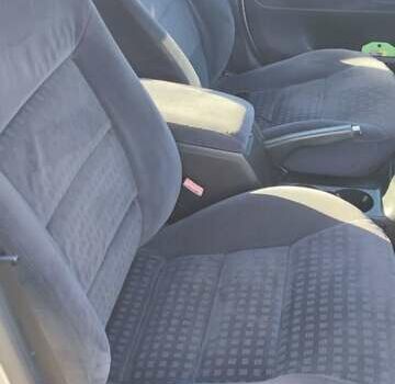 Сірий Фольксваген Пассат, об'ємом двигуна 1.6 л та пробігом 250 тис. км за 4400 $, фото 42 на Automoto.ua