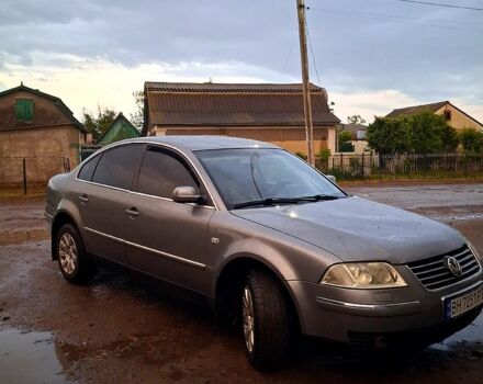 Серый Фольксваген Пассат, объемом двигателя 1.8 л и пробегом 300 тыс. км за 4500 $, фото 1 на Automoto.ua